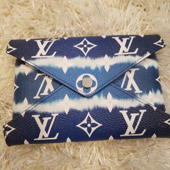 LV ESCALE POCHETTE KIRIGAMI - Picture 2 of 3